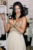 th_91060_celeb-city.org-kugelschreiber-Adriana_Lima-launches_Noir_Fragrance_and_Body_Care_Collection_533_122_1148lo.jpg