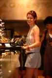 th_00521_Debra_Messing_at_a_Jewelry_Store_in_Soho_8-8-07_5_122_1180lo.jpg