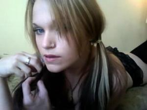 Webcam Amateur Playing With Herself