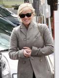 th_46404_celebrity_paradise.com_TheElder_ReeseWitherspoon2011_03_23_atBrentwoodCountryMart2_122_193lo.JPG