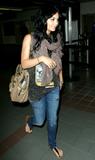 Fotos de Vanessa Hudgens en el Aeropuerto LAX en Los Angeles Fotos