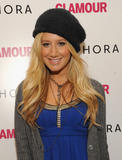 th_89593_Preppie_-_Ashley_Tisdale_at_the_Sephora_Beauty_Insider_Event_presented_by_Glamour_-_Nov._10_2009_5203_122_643lo.jpg