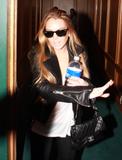 http://img153.imagevenue.com/loc1185/th_56128_Lindsay_Lohan_2008-11-25_-_Out_in_Beverly_Hills_945_122_1185lo.jpg