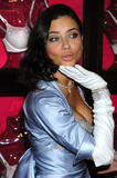 http://img153.imagevenue.com/loc389/th_49417_AdrianaLima_vs_bombshell_fantasy_bra_launch_240_122_389lo.jpg