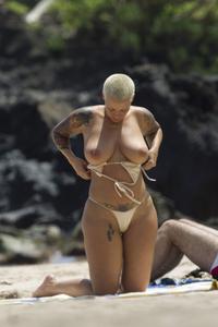 Amber Rose – Topless Bikini Candids in Maui-04fmdfkgk2.jpg