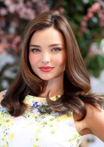 http://img153.imagevenue.com/loc559/th_902888670_MirandaKerr_ClearScalpHairBeautyTherapyEvent_3_122_559lo.jpg